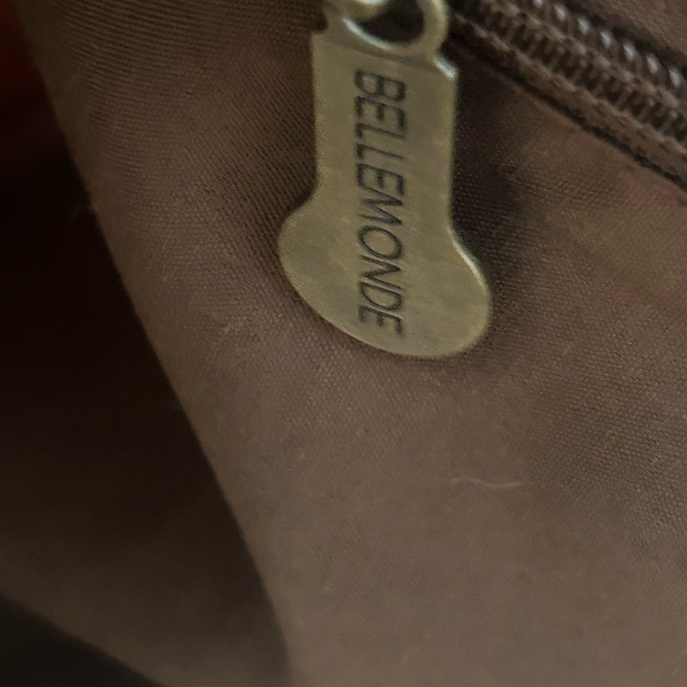 Elegant Orange Duffel Bag with Duck Emblem - Picture 8 of 11